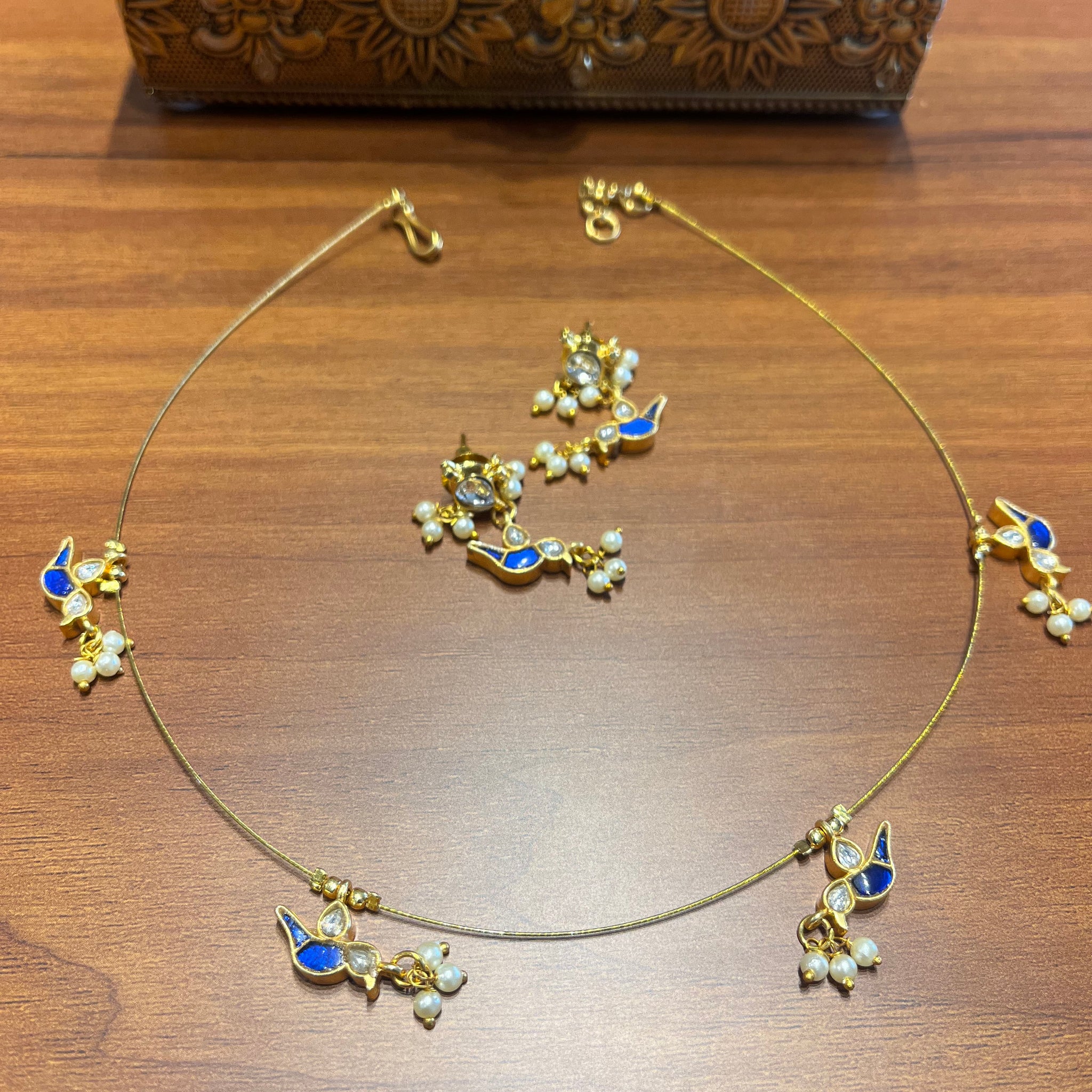 Blue bird invisible neckset