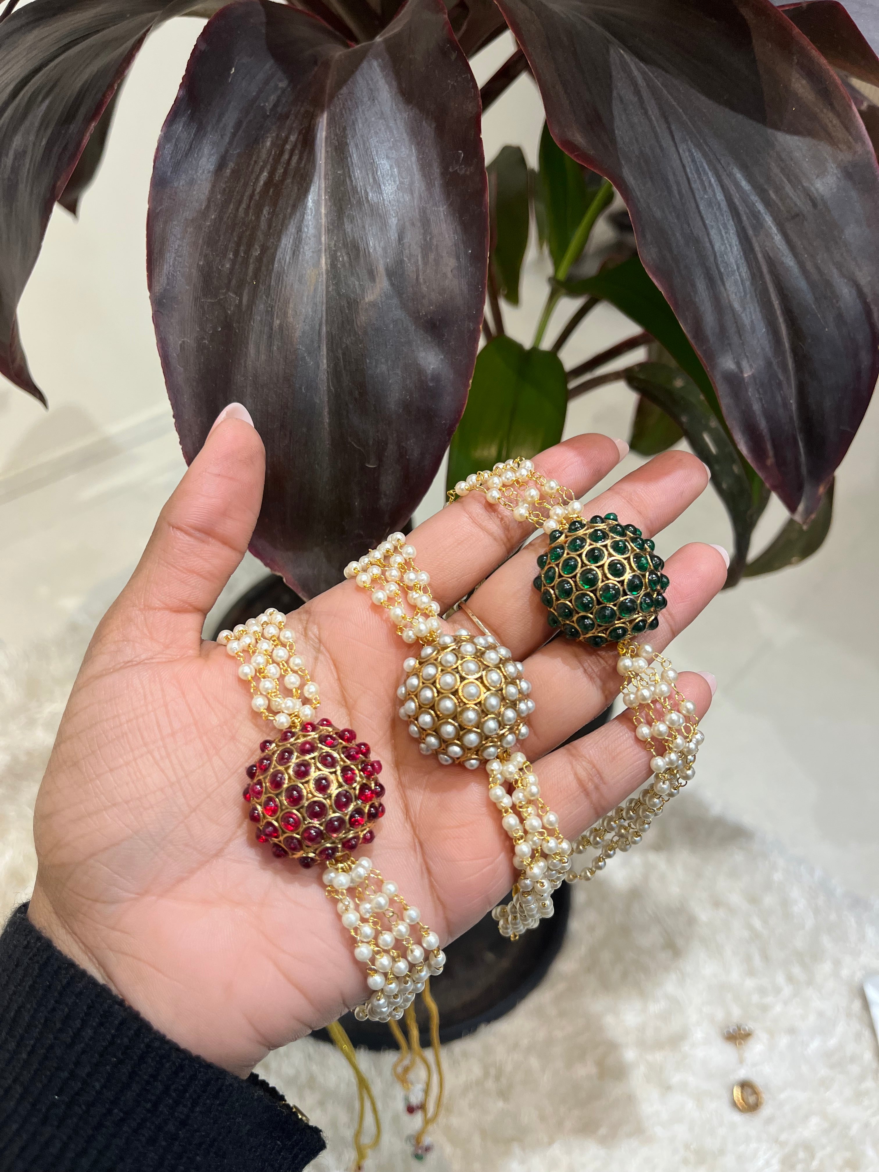 Pearl chocker