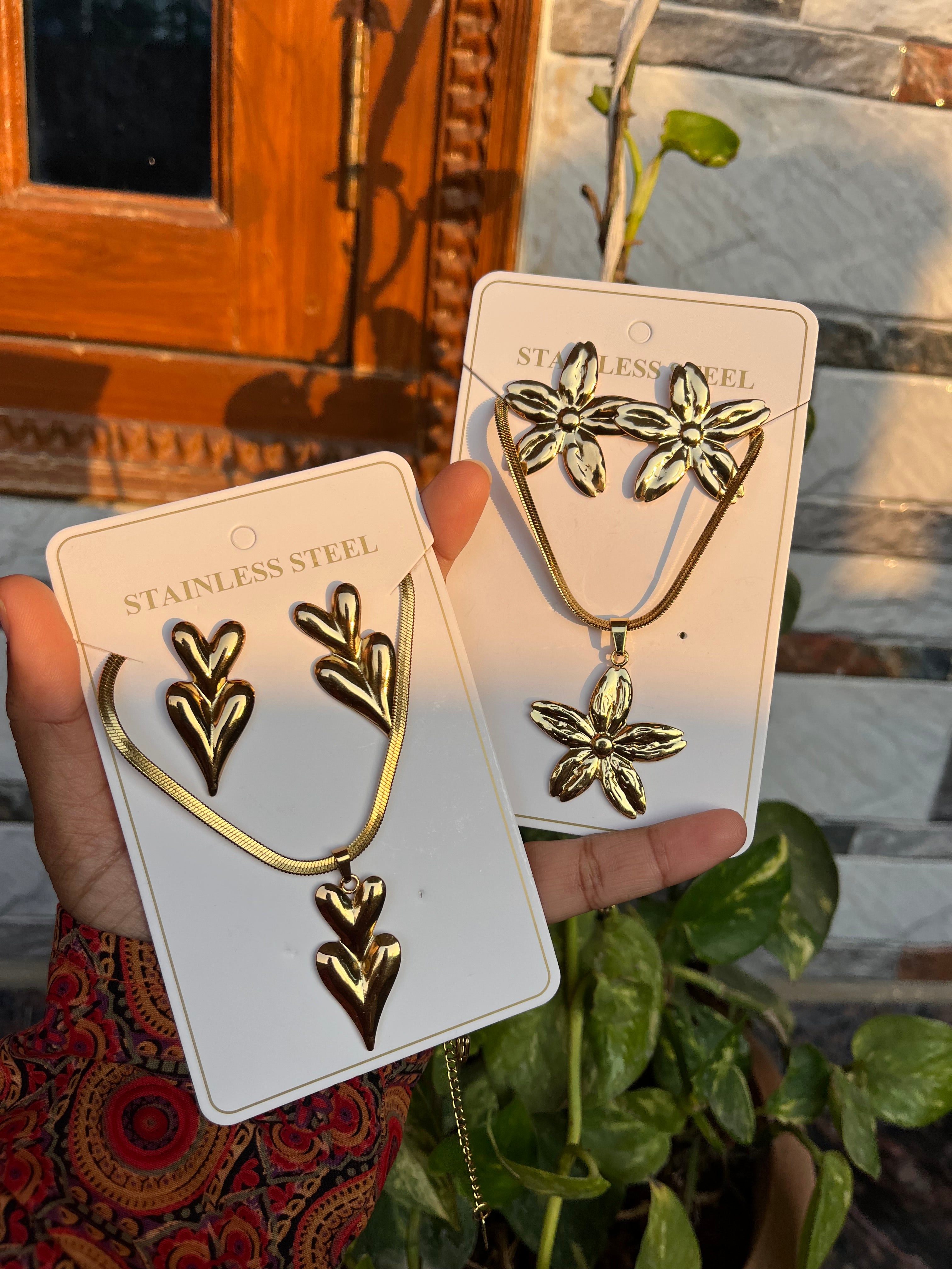 Anti tarnish Dainty necksets