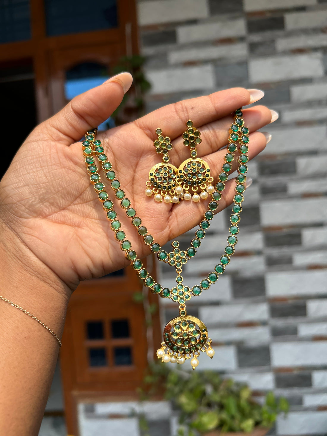 “Parvati” old style neckset.