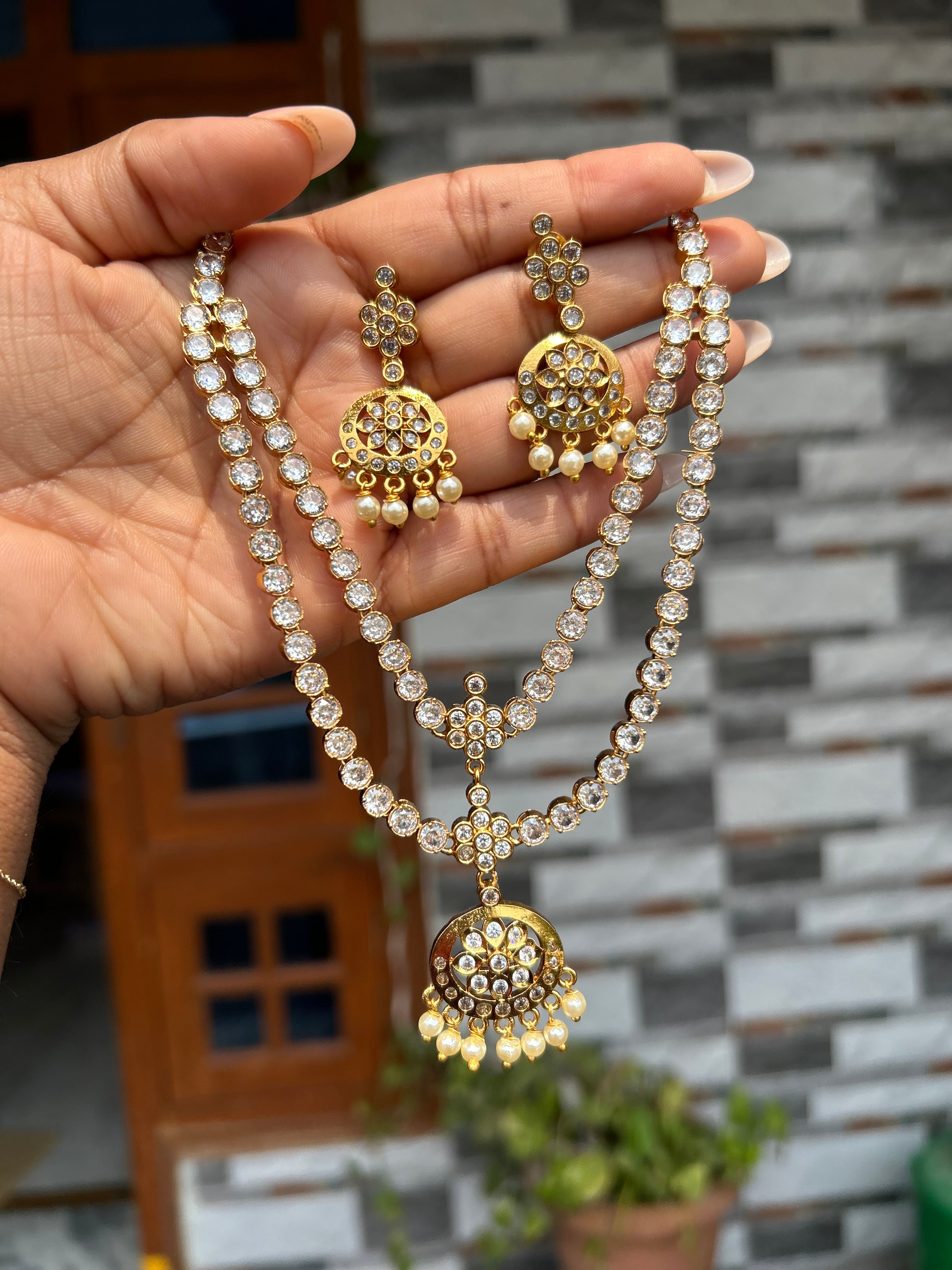 “Parvati” old style neckset.