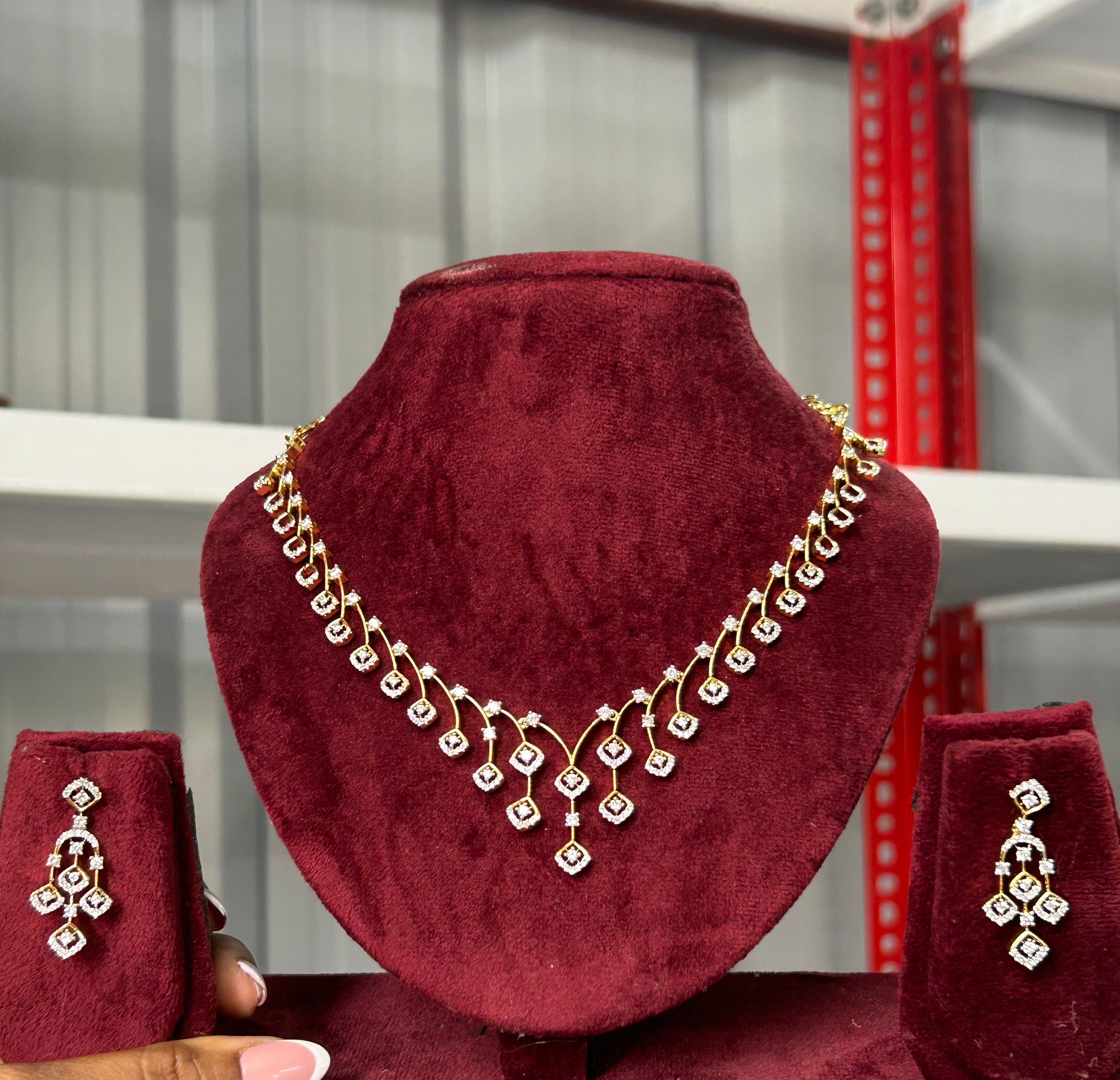 Vani🌼-(A diamond look a like statement peice)