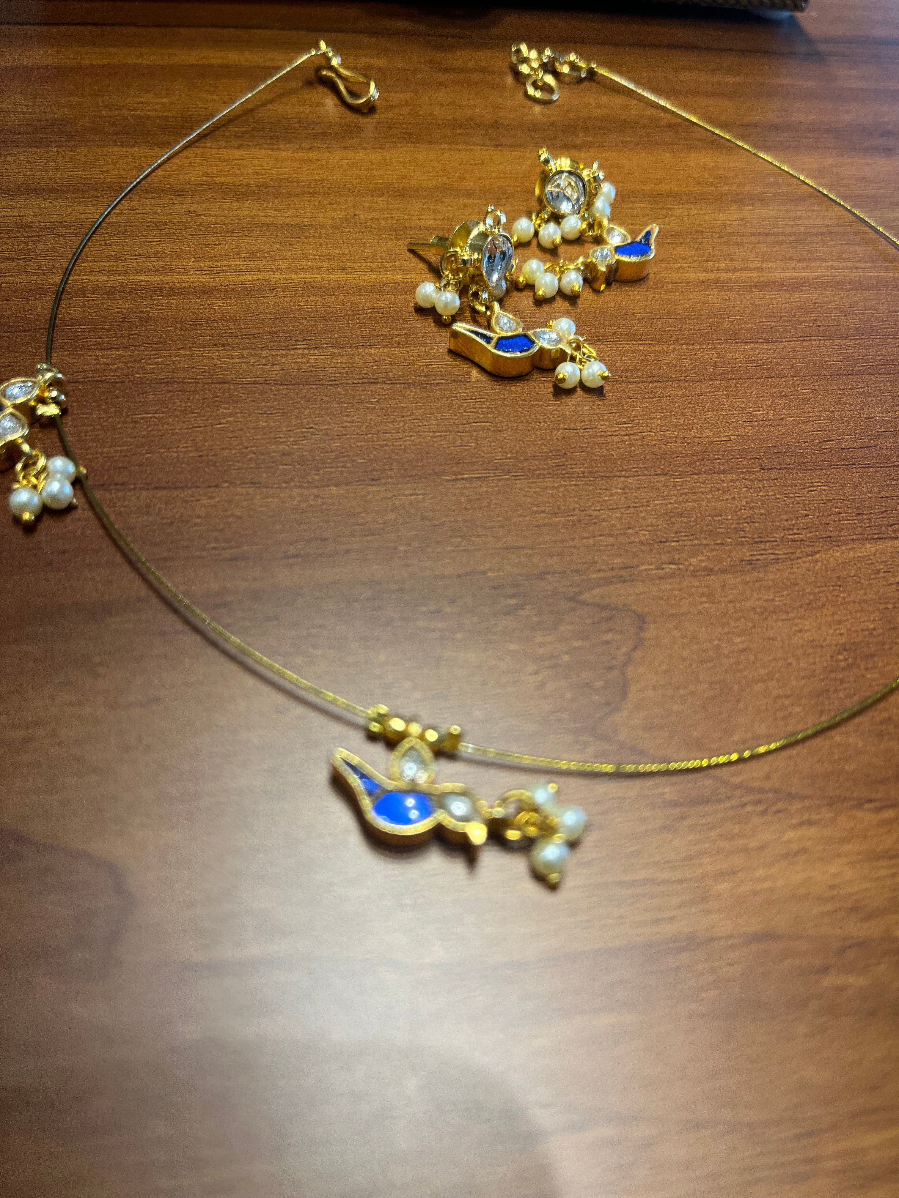 Blue bird invisible neckset