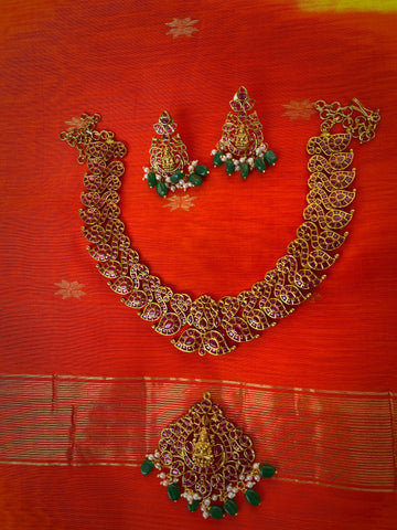 Tradional peacock set