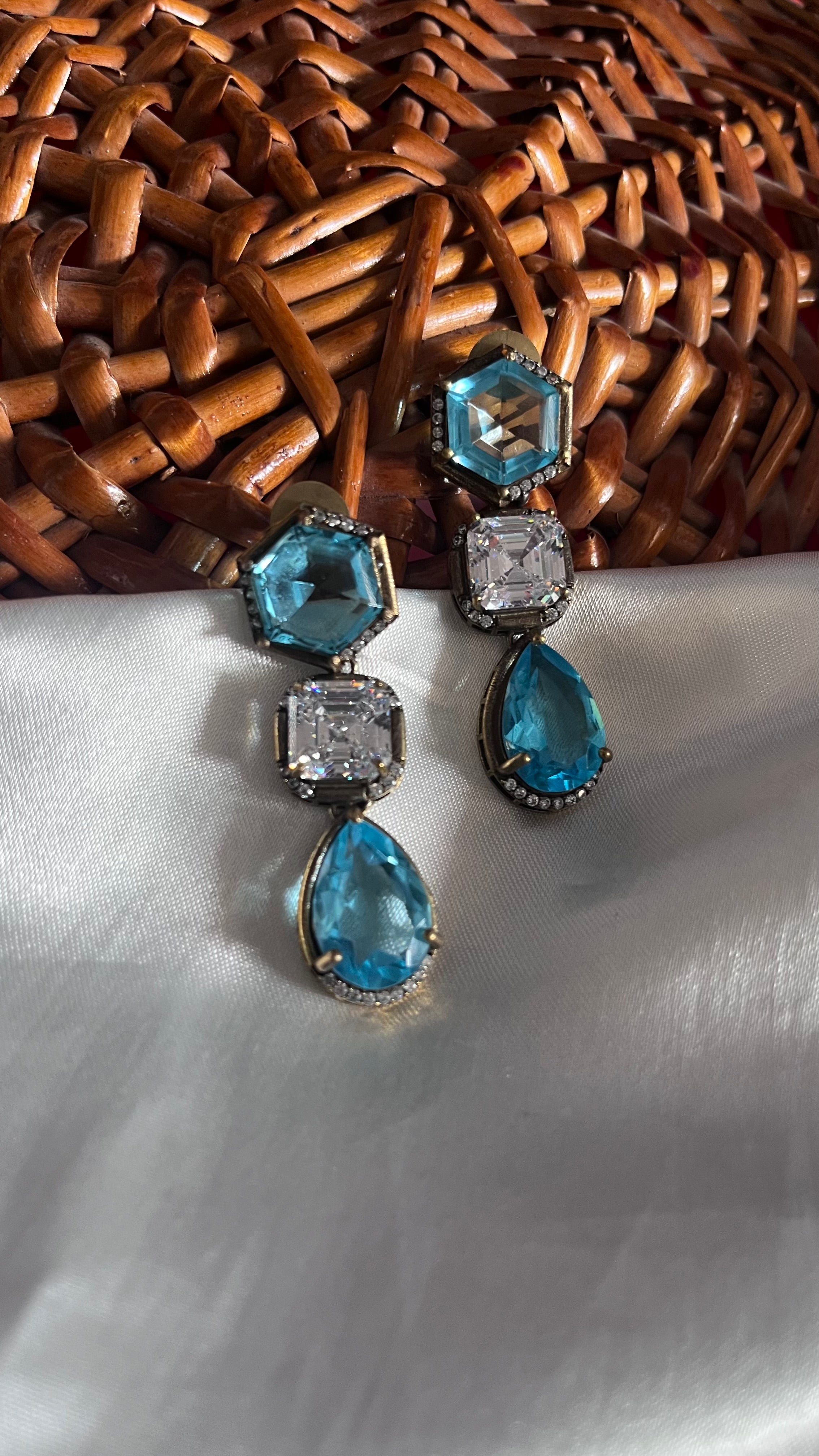 Ad cocktail danglers