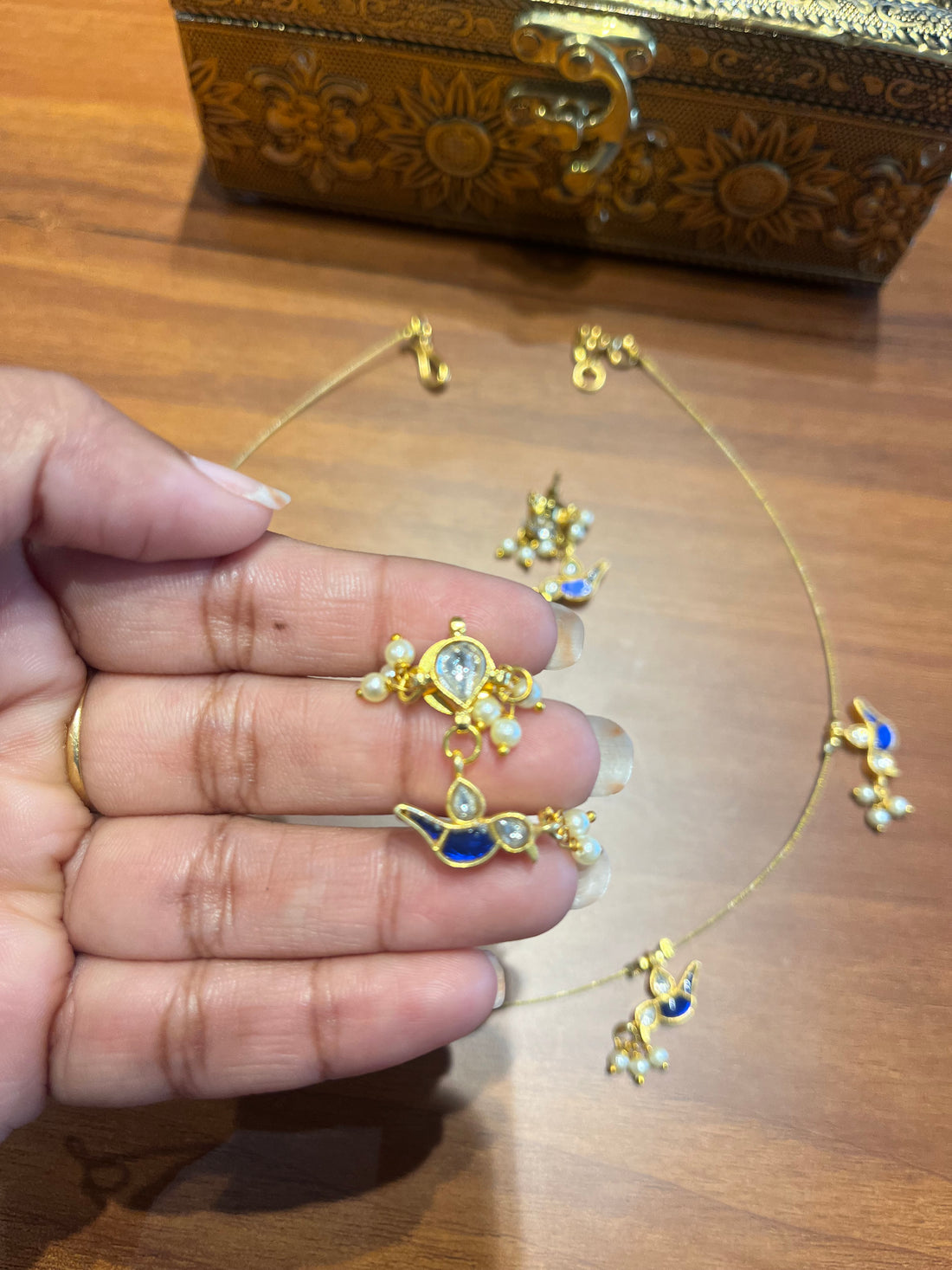 Blue bird invisible neckset