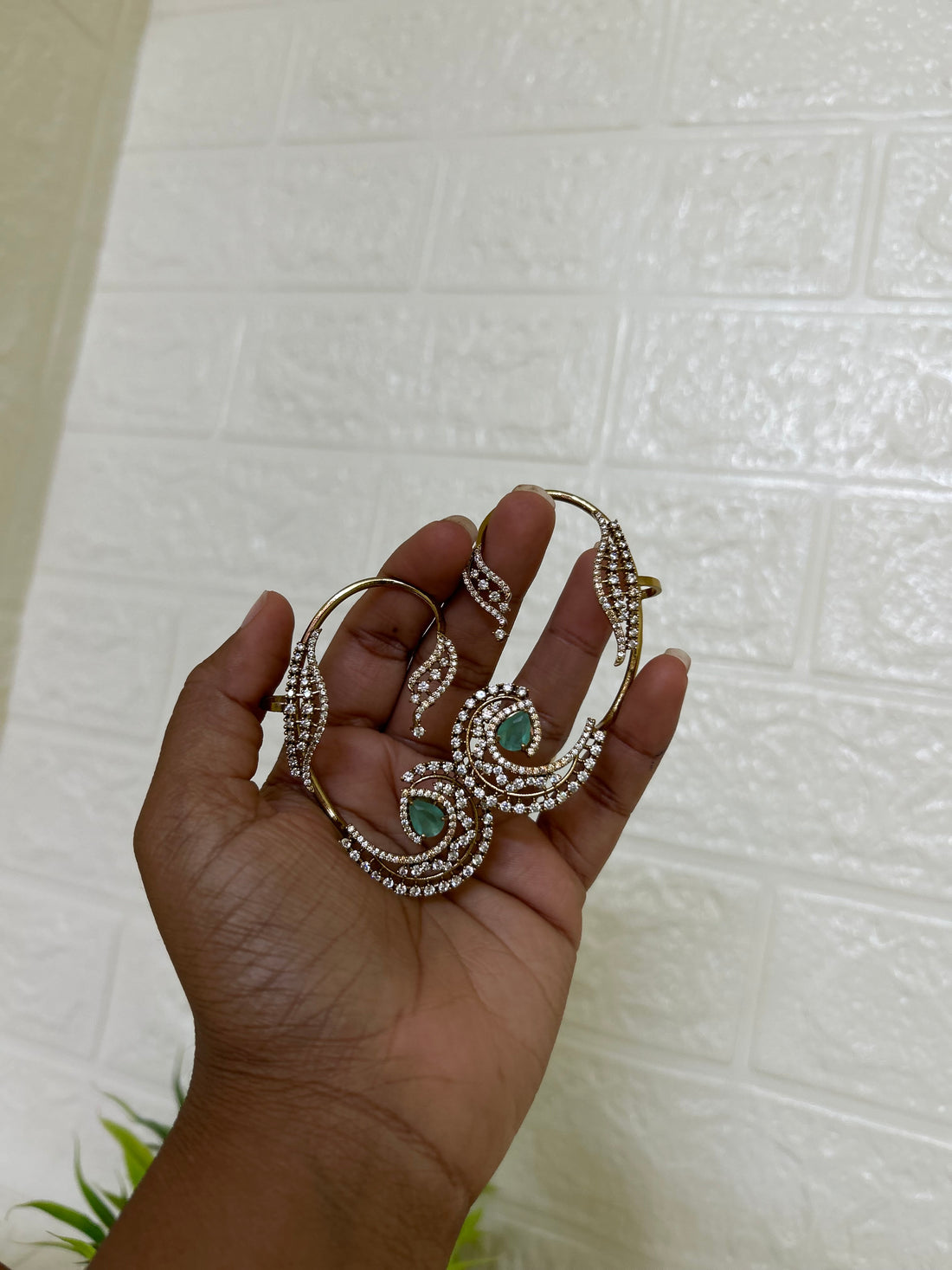 Earcuffs statements (Es5)