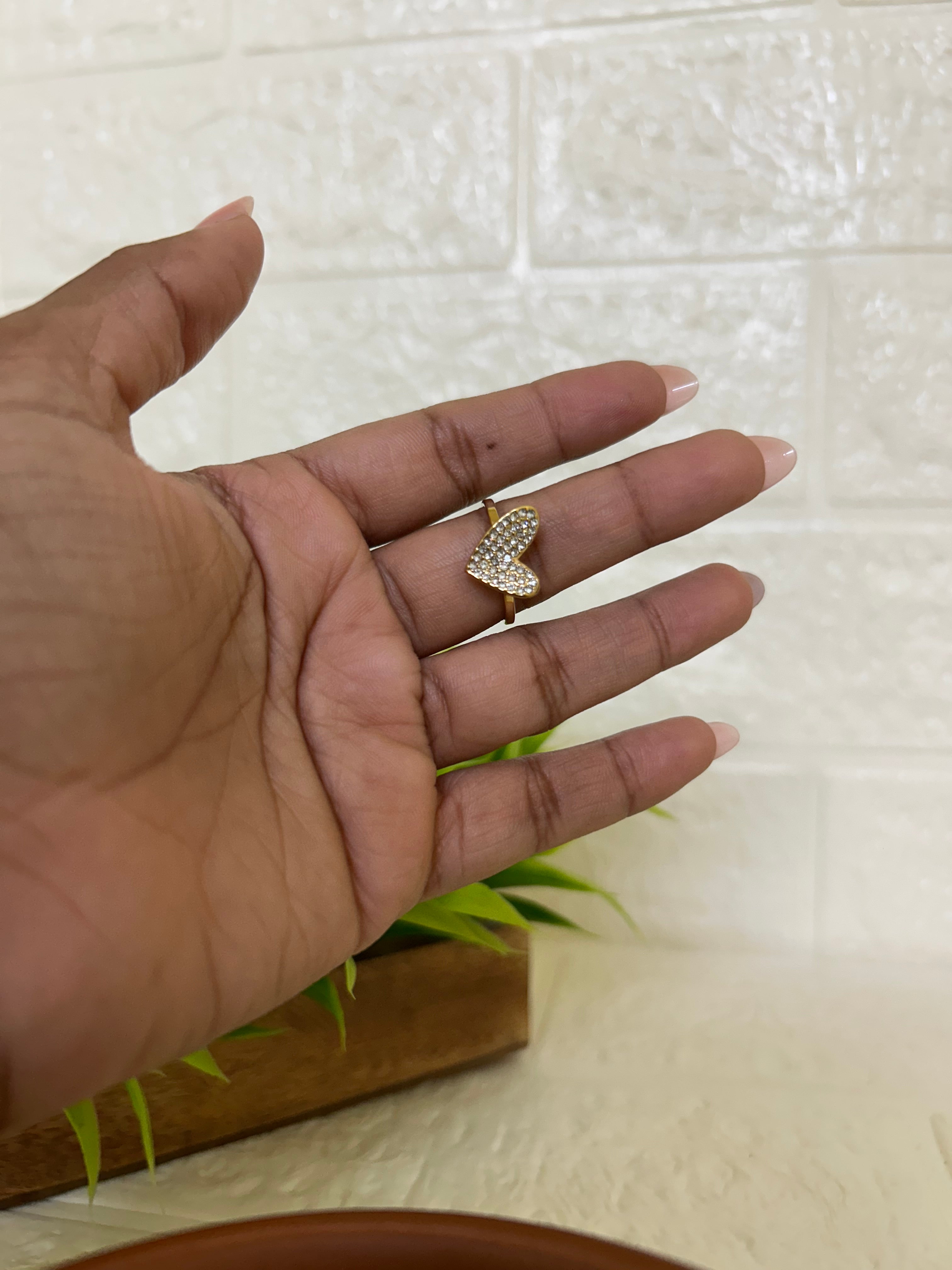 Adjustable statements rings (loves)