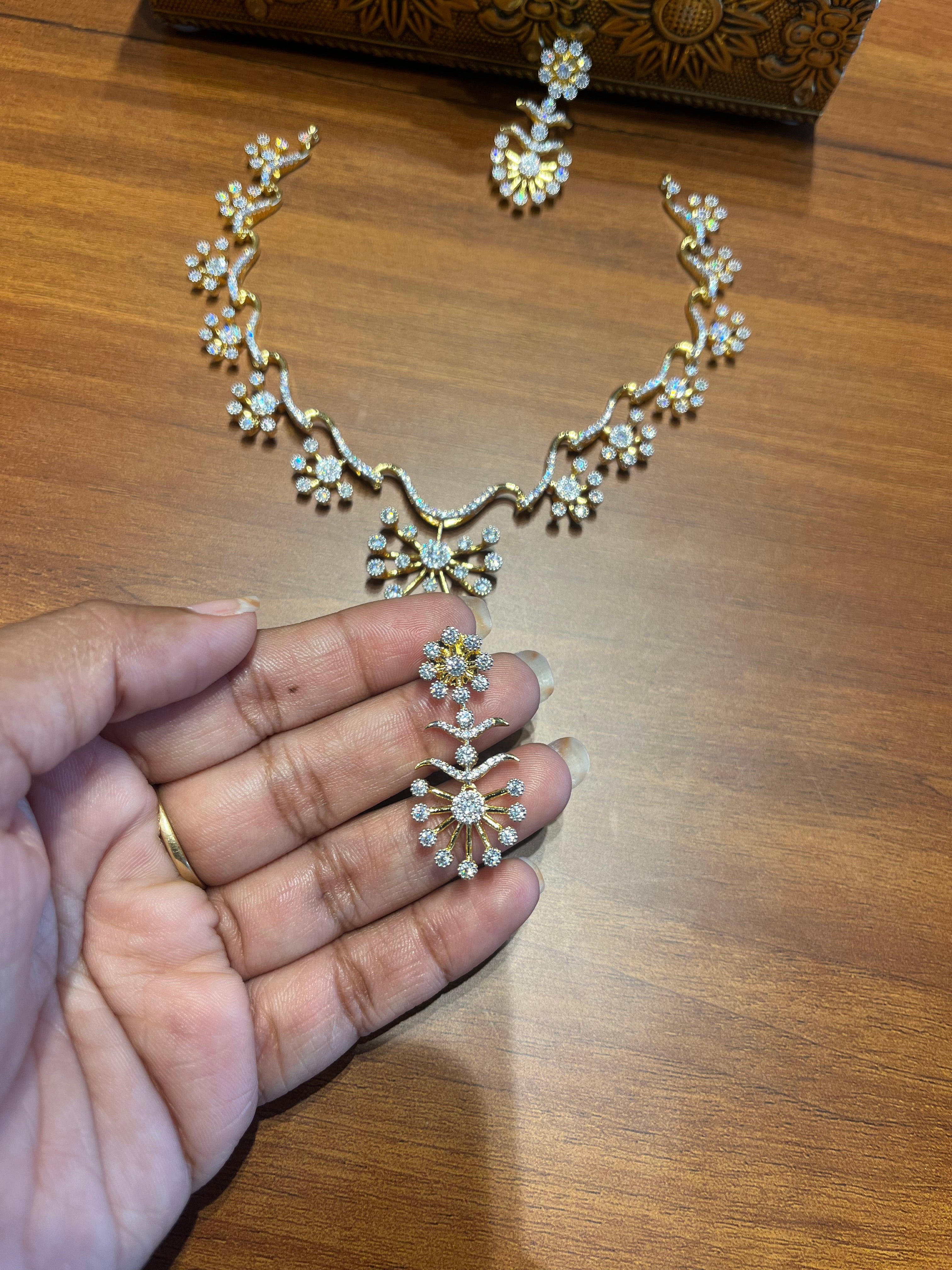 Stone neckset