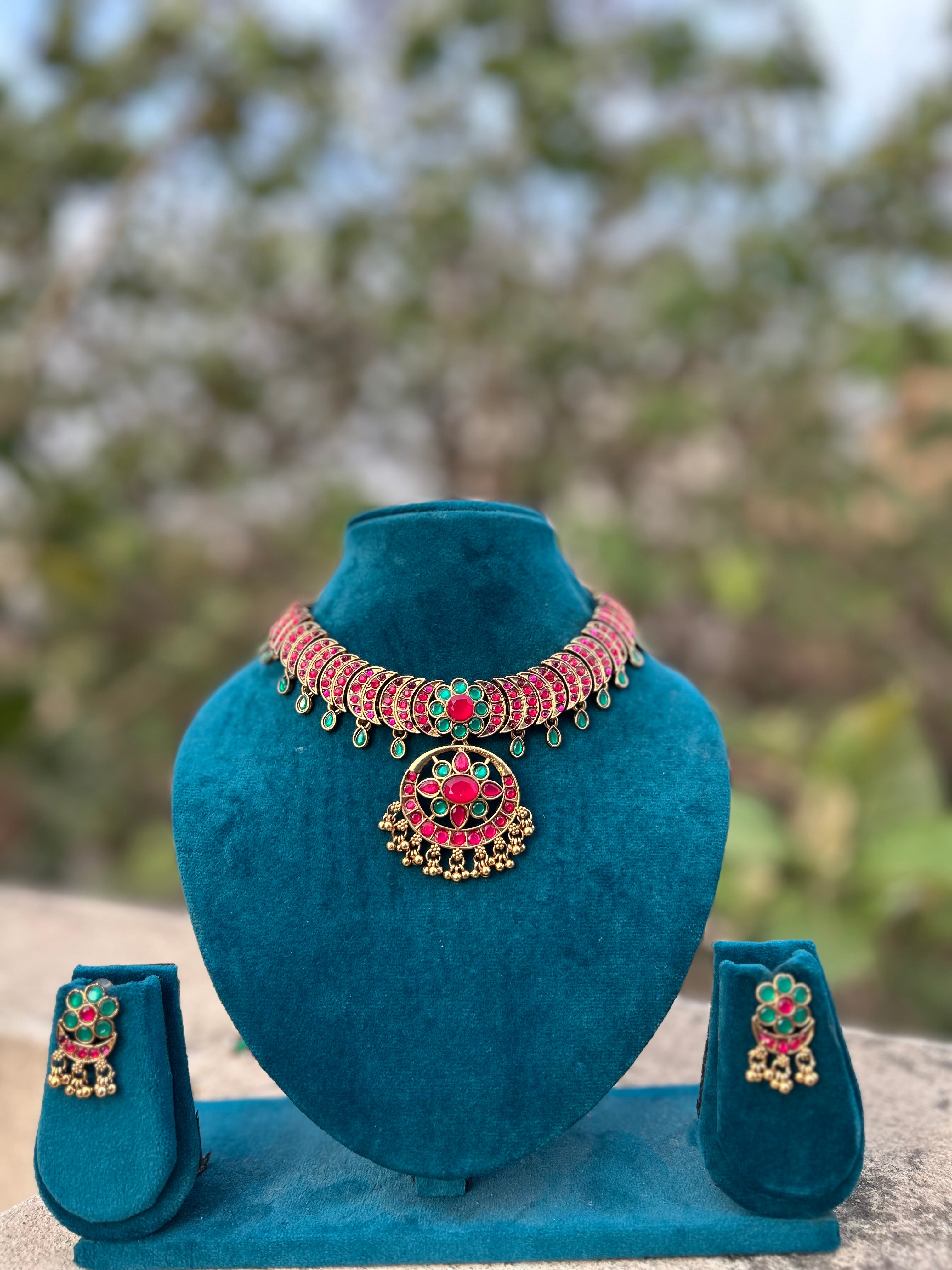 Vibha ( vintage style set)