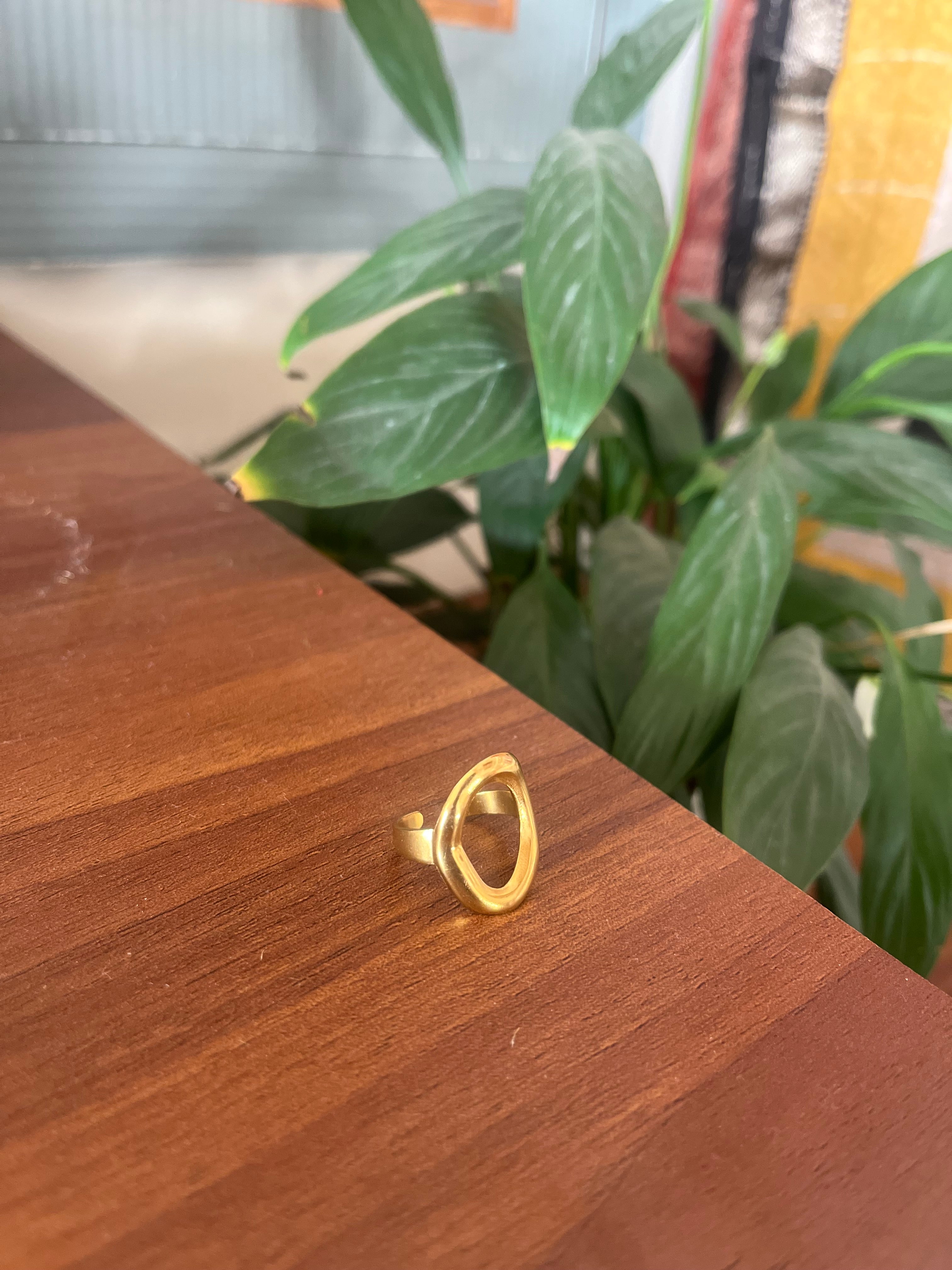 Adjustable statement rings