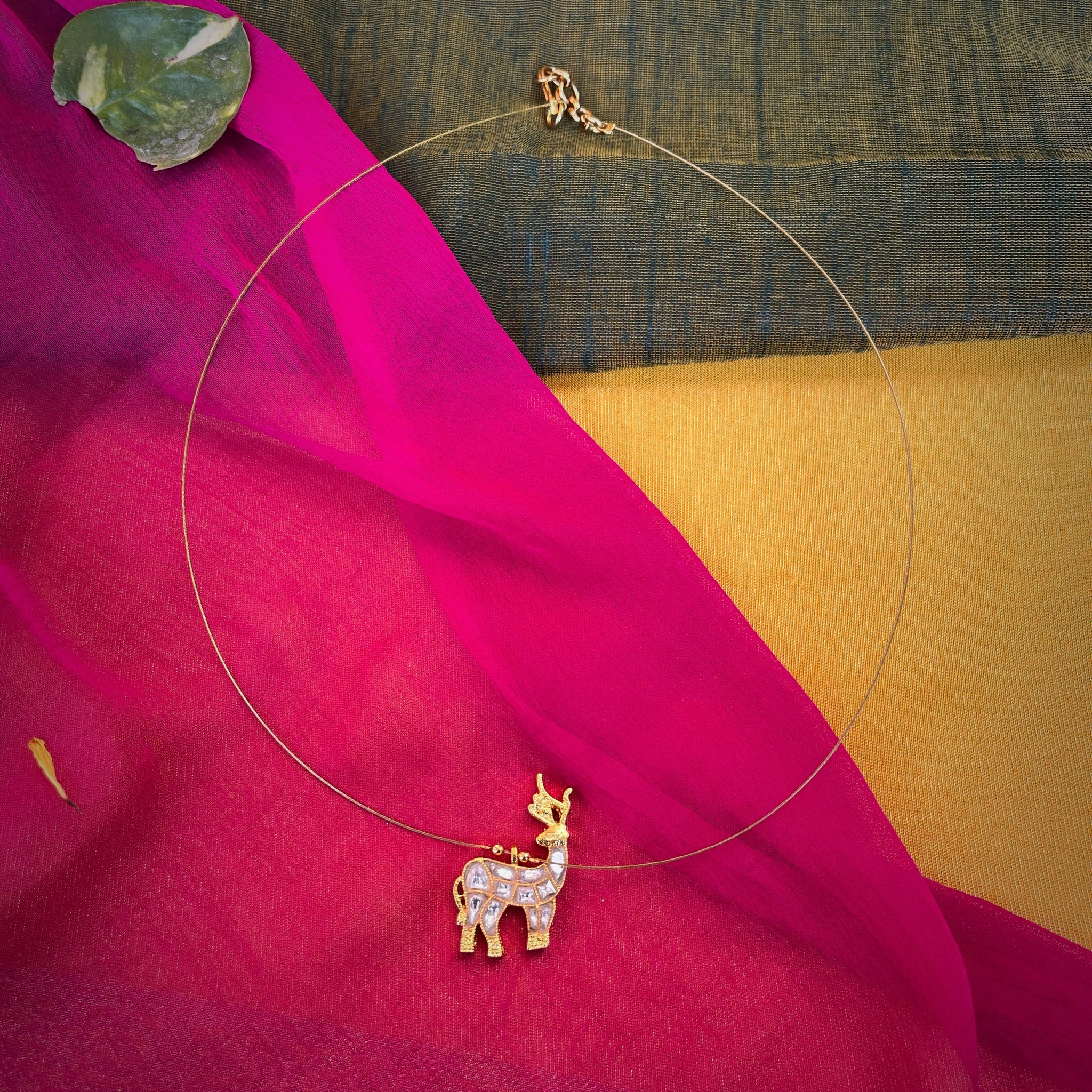 Invisible rein white