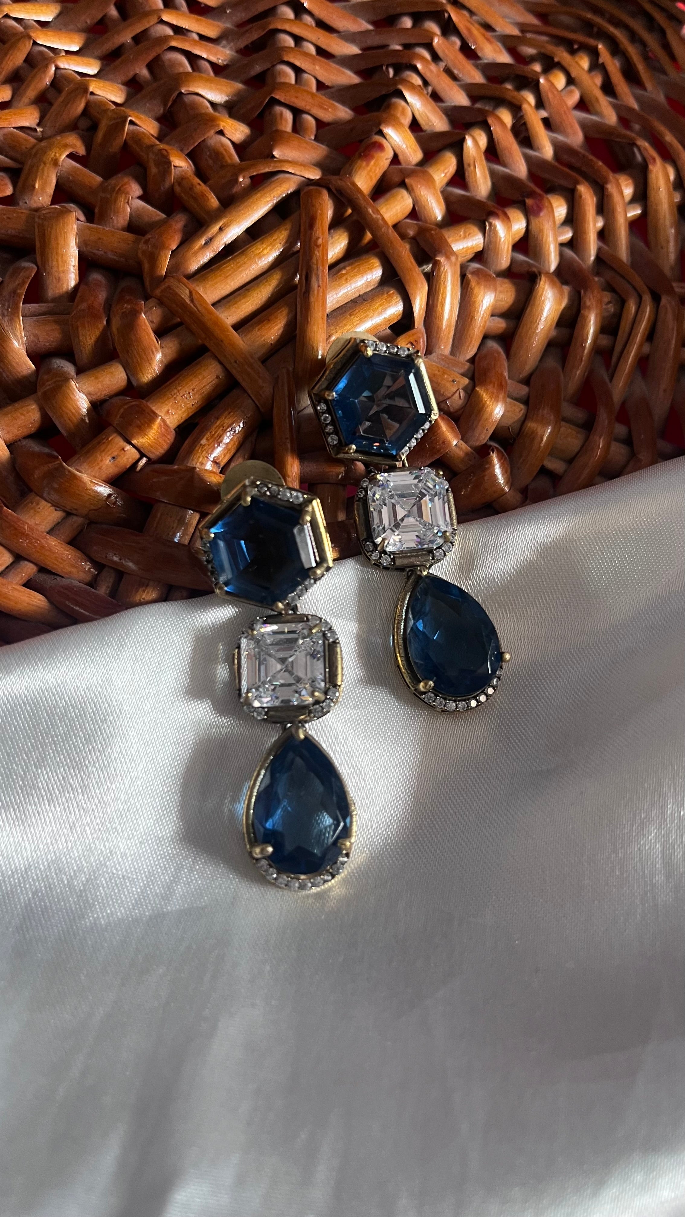 Ad cocktail danglers