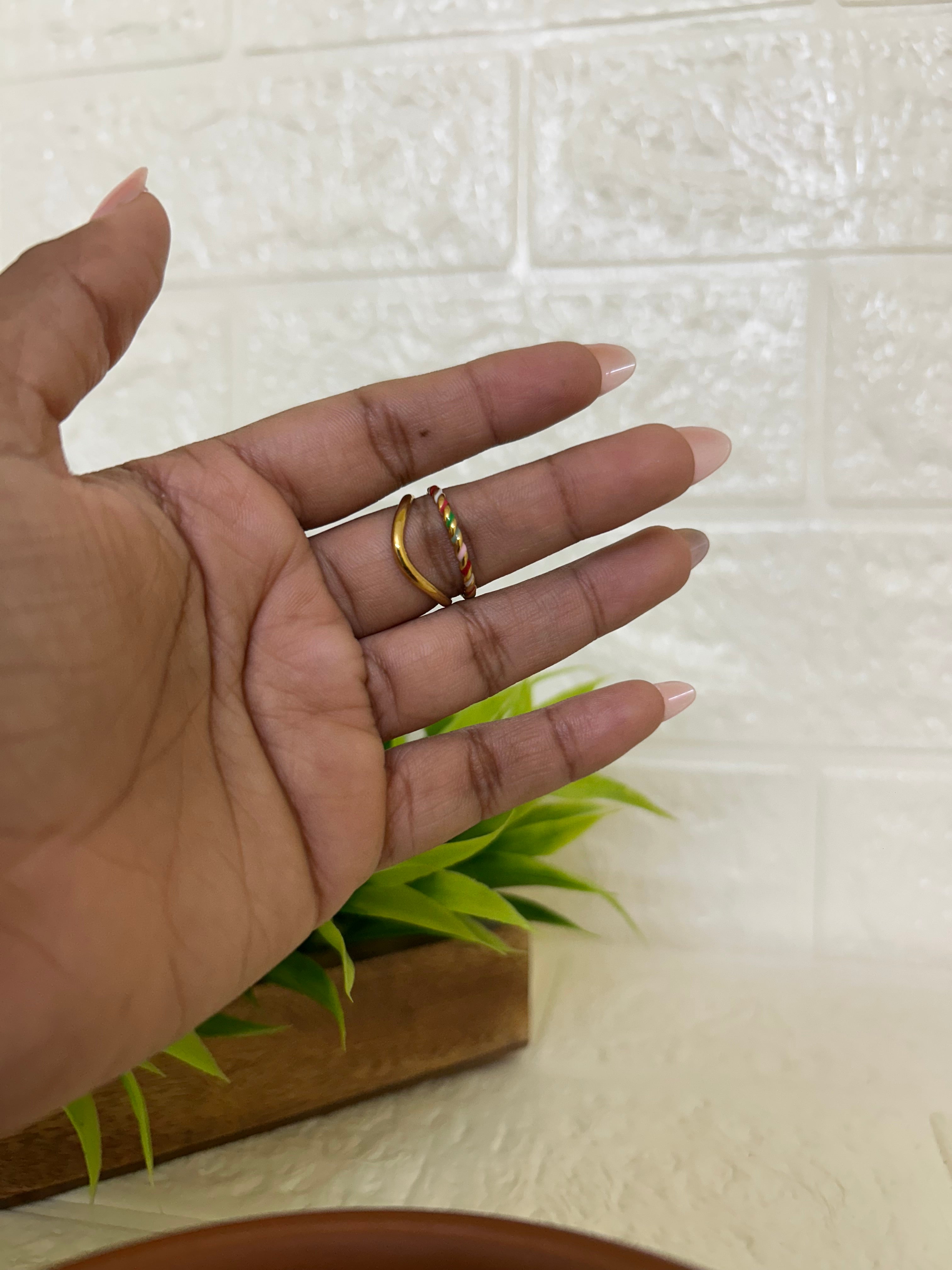 Adjustable statements rings (loves)