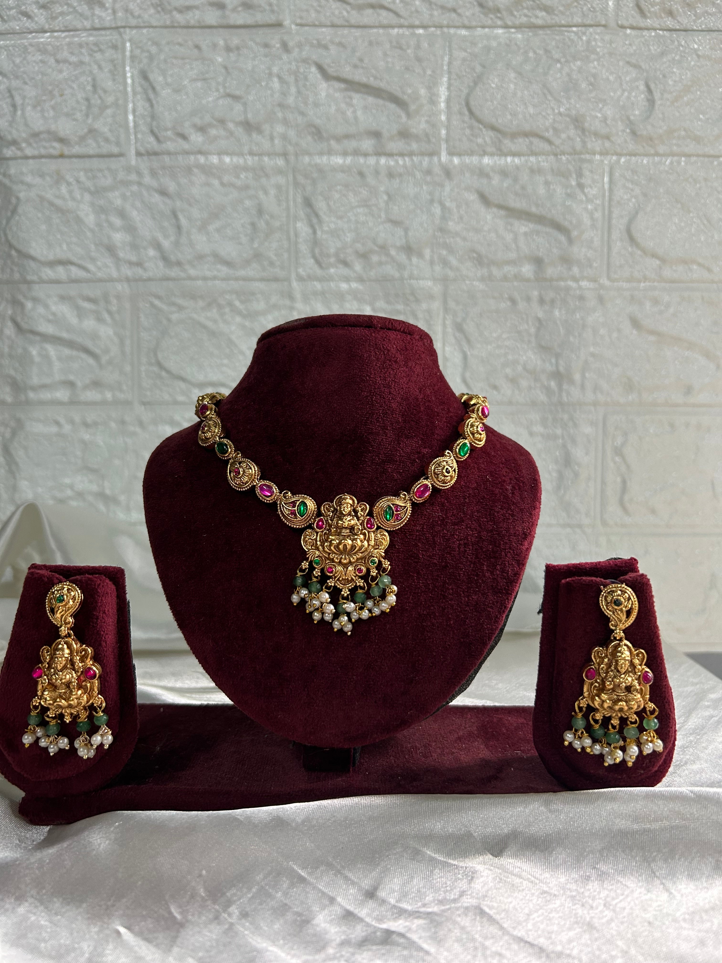 Budgeted Chocker set (Bhama1)