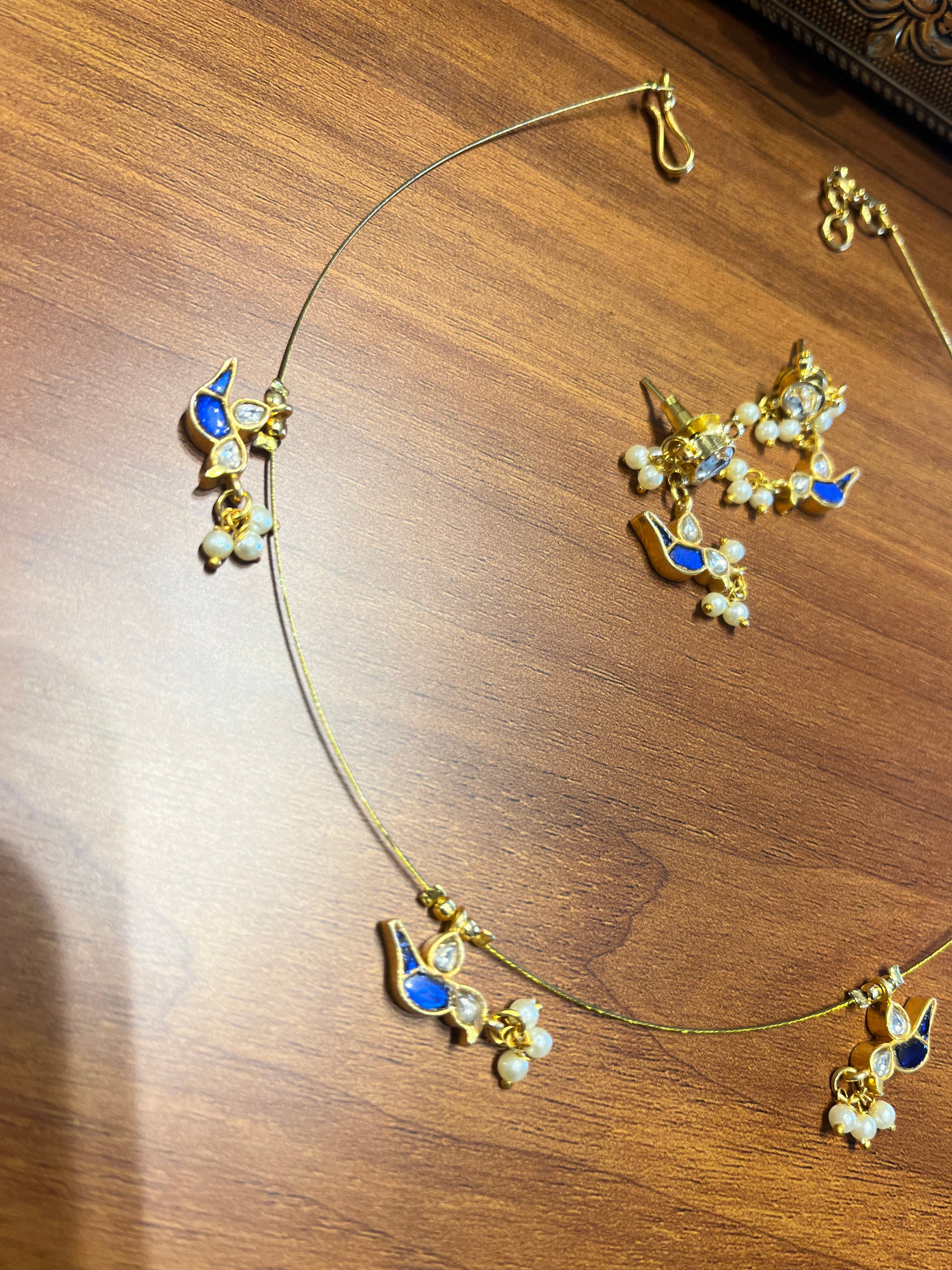 Blue bird invisible neckset