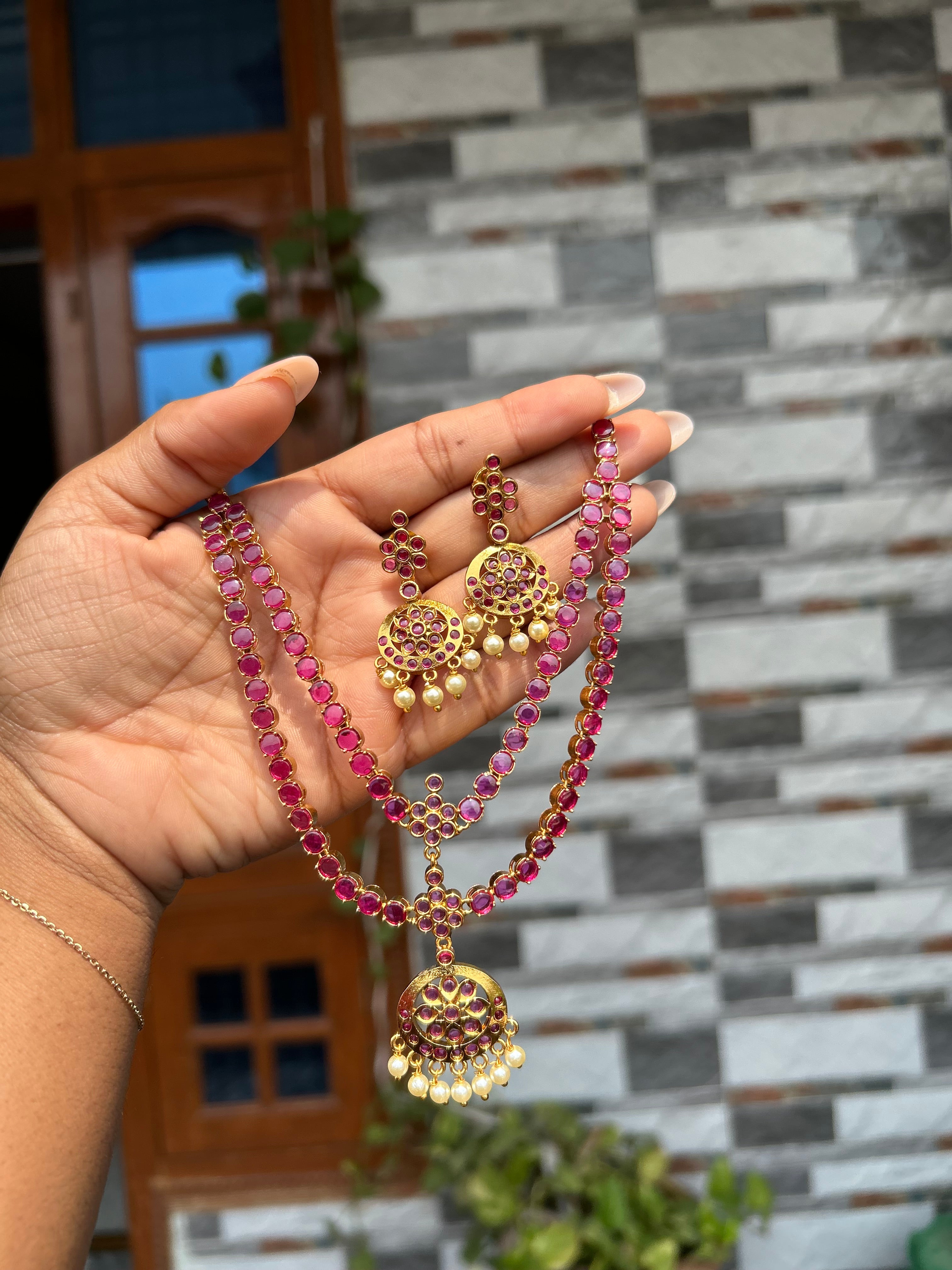 “Parvati” old style neckset.