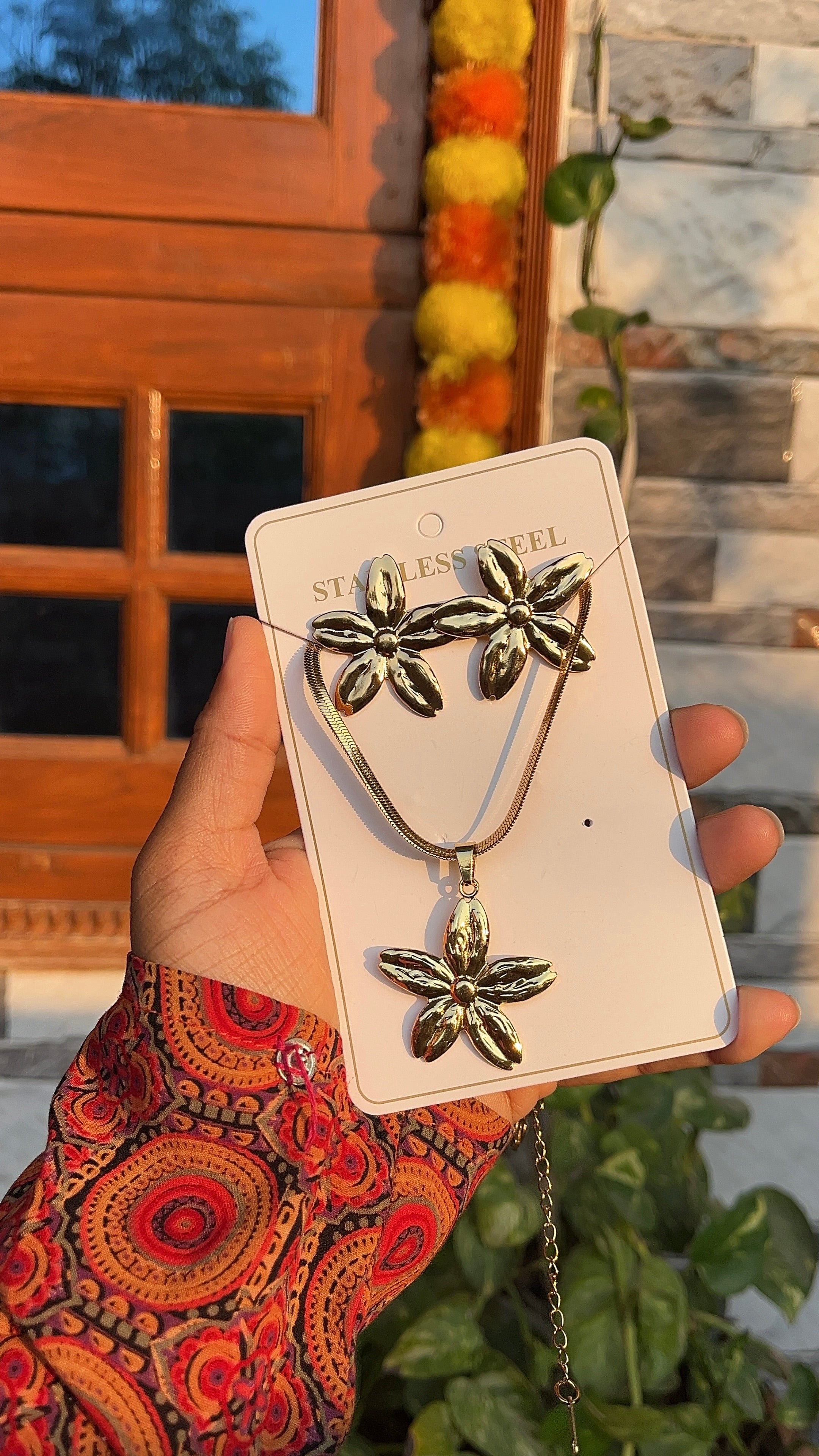 Anti tarnish Dainty necksets