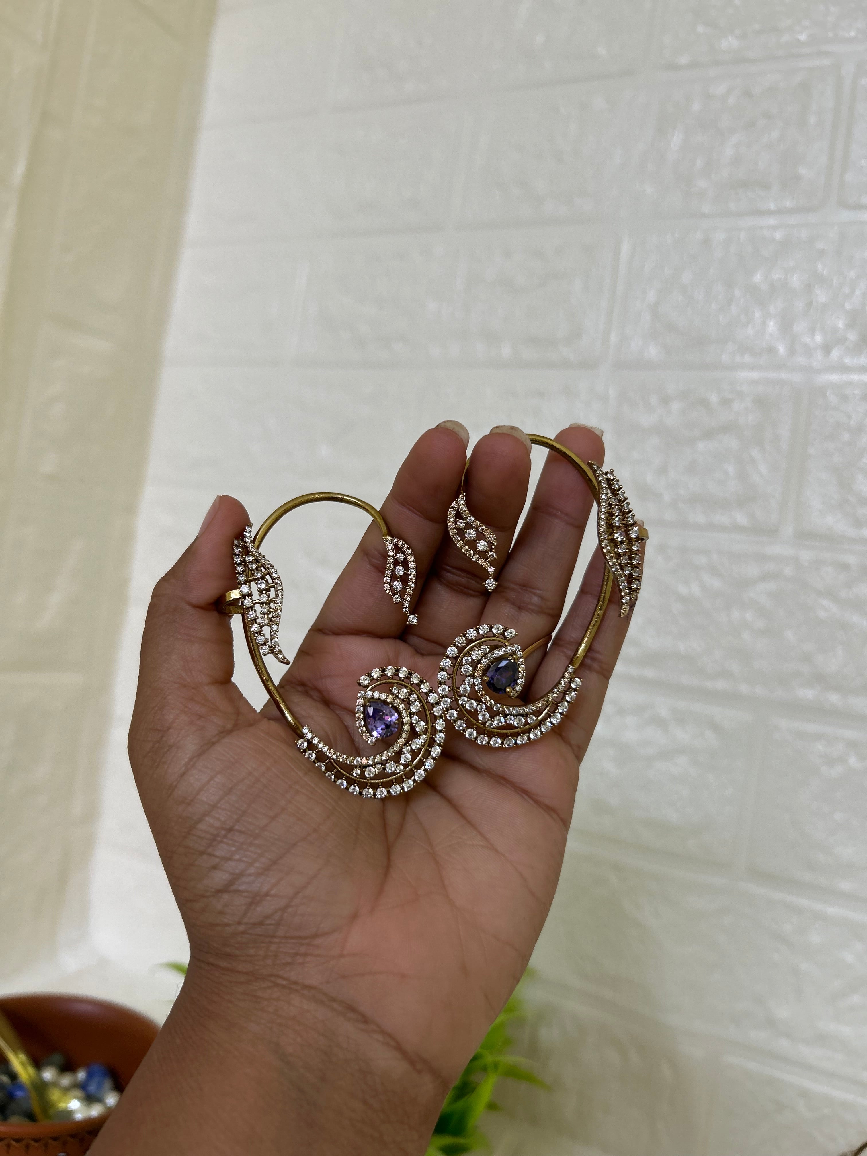 Earcuffs statements (Es5)
