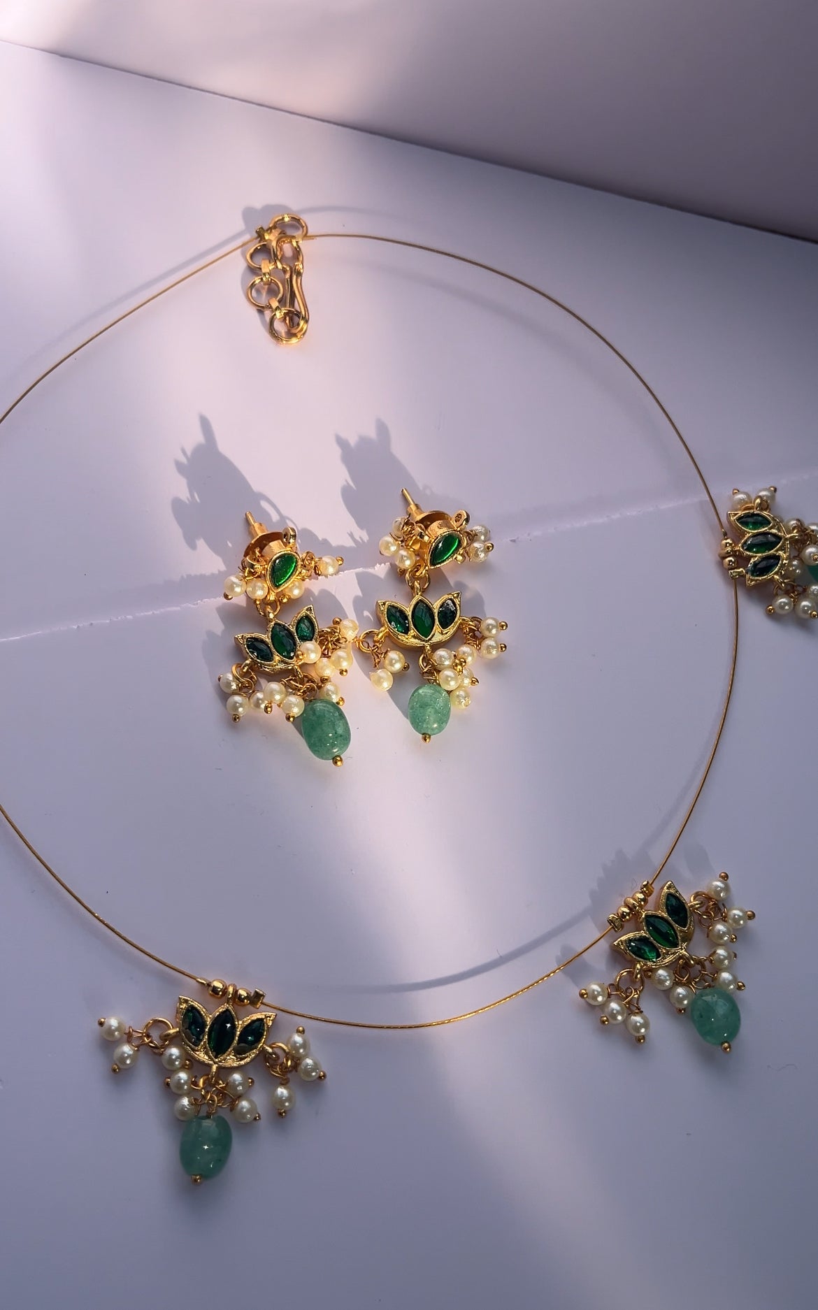 Invisible lotus green kundan neck set