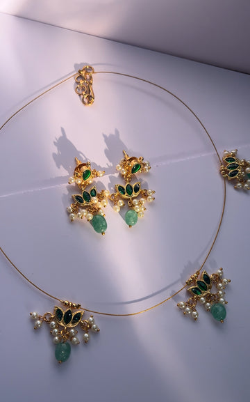 Invisible lotus green kundan neck set