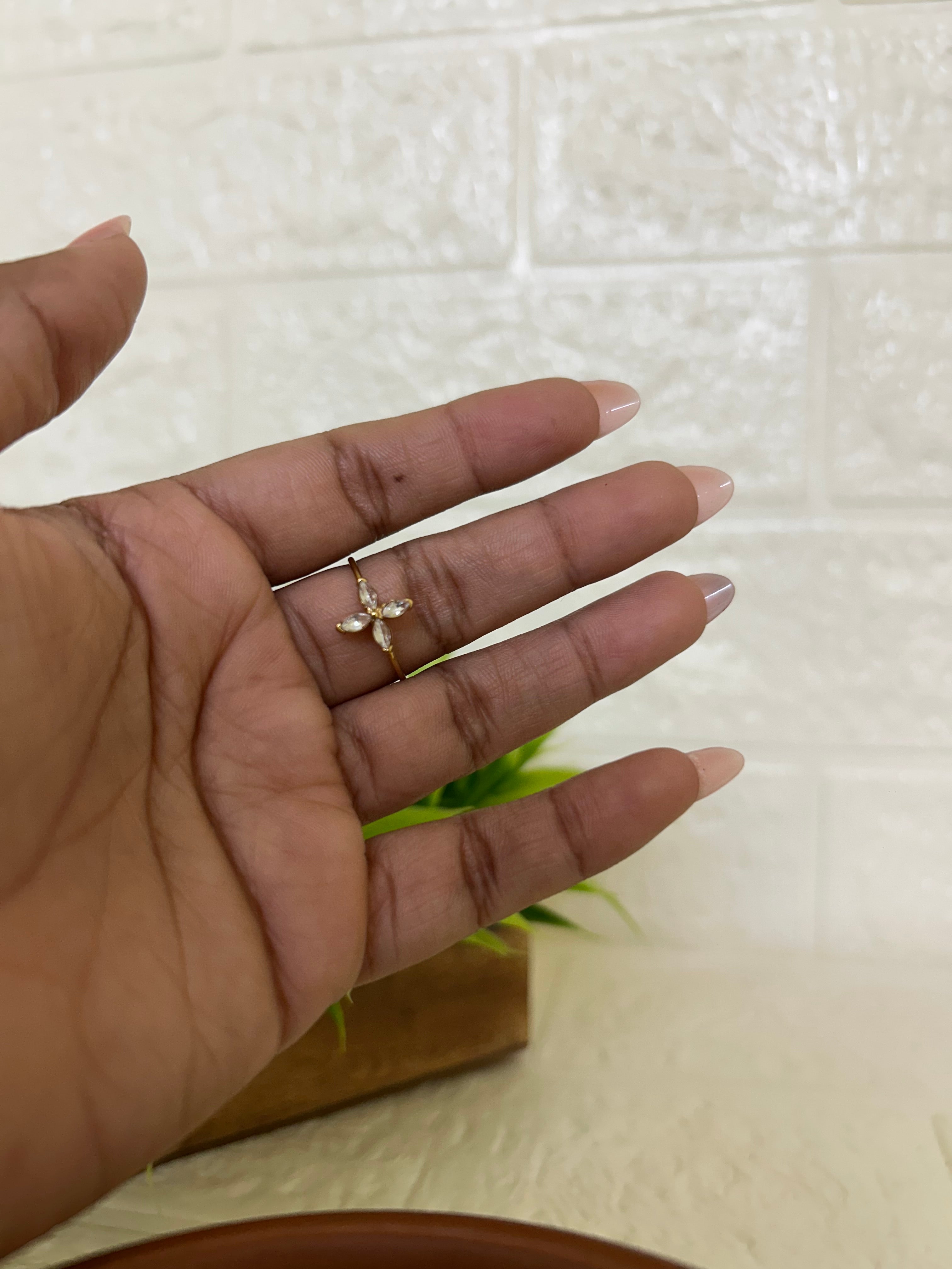 Adjustable statements rings (loves)