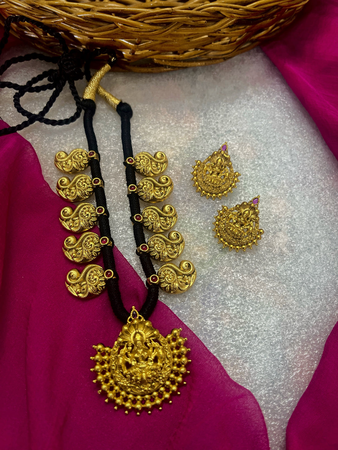 Black thread Lakshmi mango set